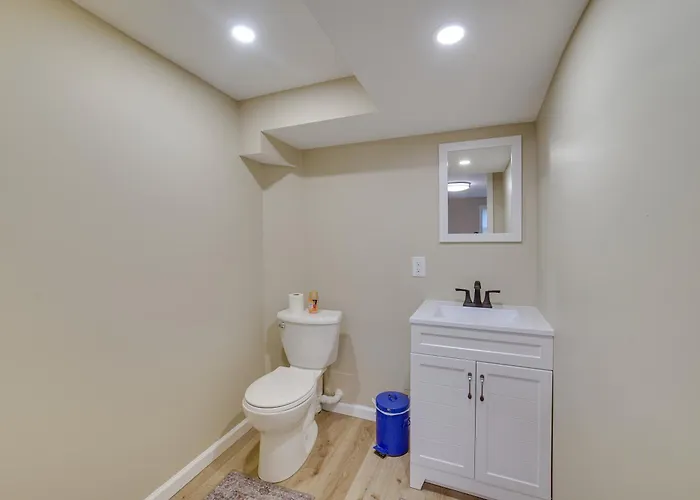 Modern Home: 2 Mi To Of Illinois Holiday home Urbana