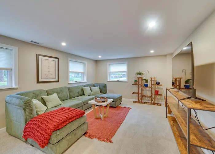 Modern Home: 2 Mi To Of Illinois Urbana