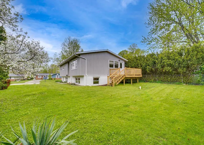 Modern Home: 2 Mi To Of Illinois Holiday home Urbana